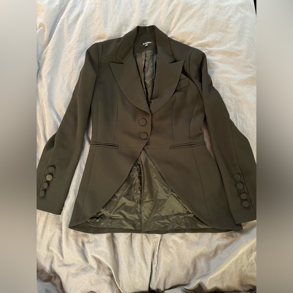 🟢LE CHATEAU sized small peplum black blazer. 🟢 - Picture 3 of 14